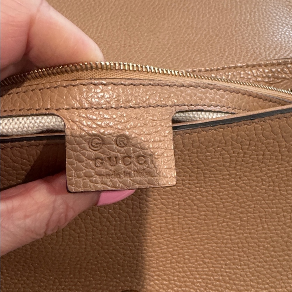 Gucci Brown Leather Crossbody SoHo Bag with Chain Strap - Picture 4 of 5